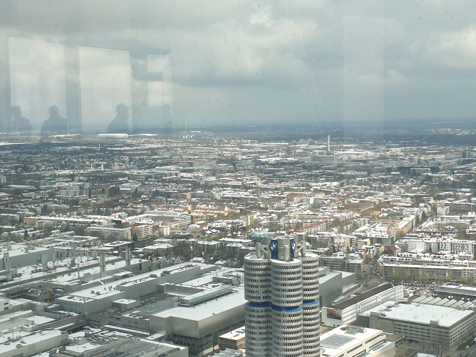 Blick vom Olympiaturm auf BMW