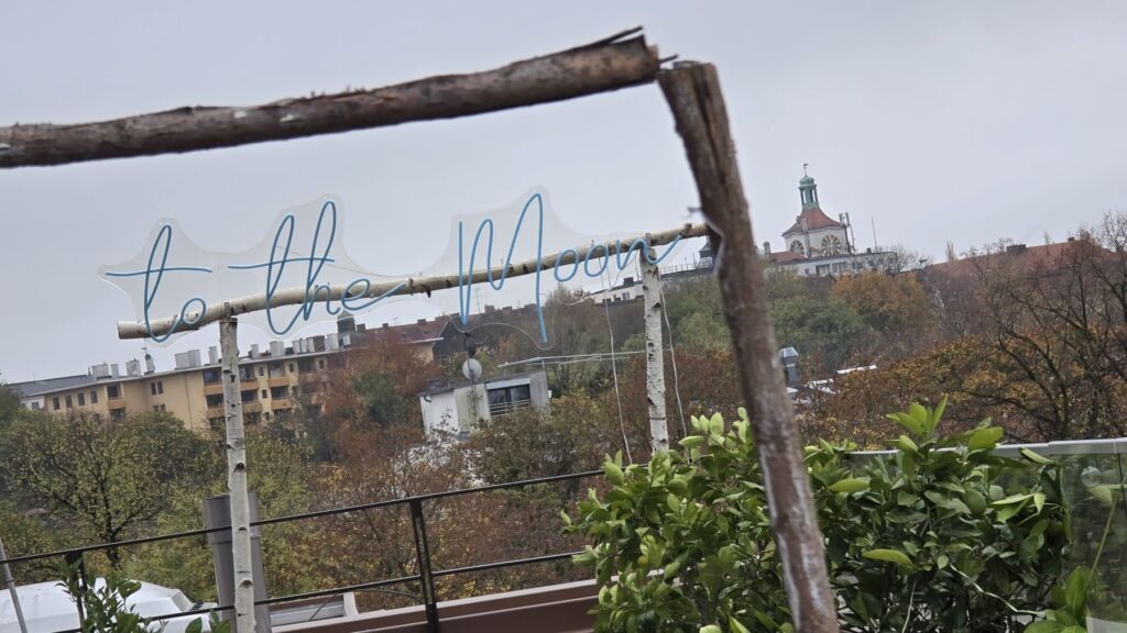 Roof-Top-Bar/Café „Frau im Mond